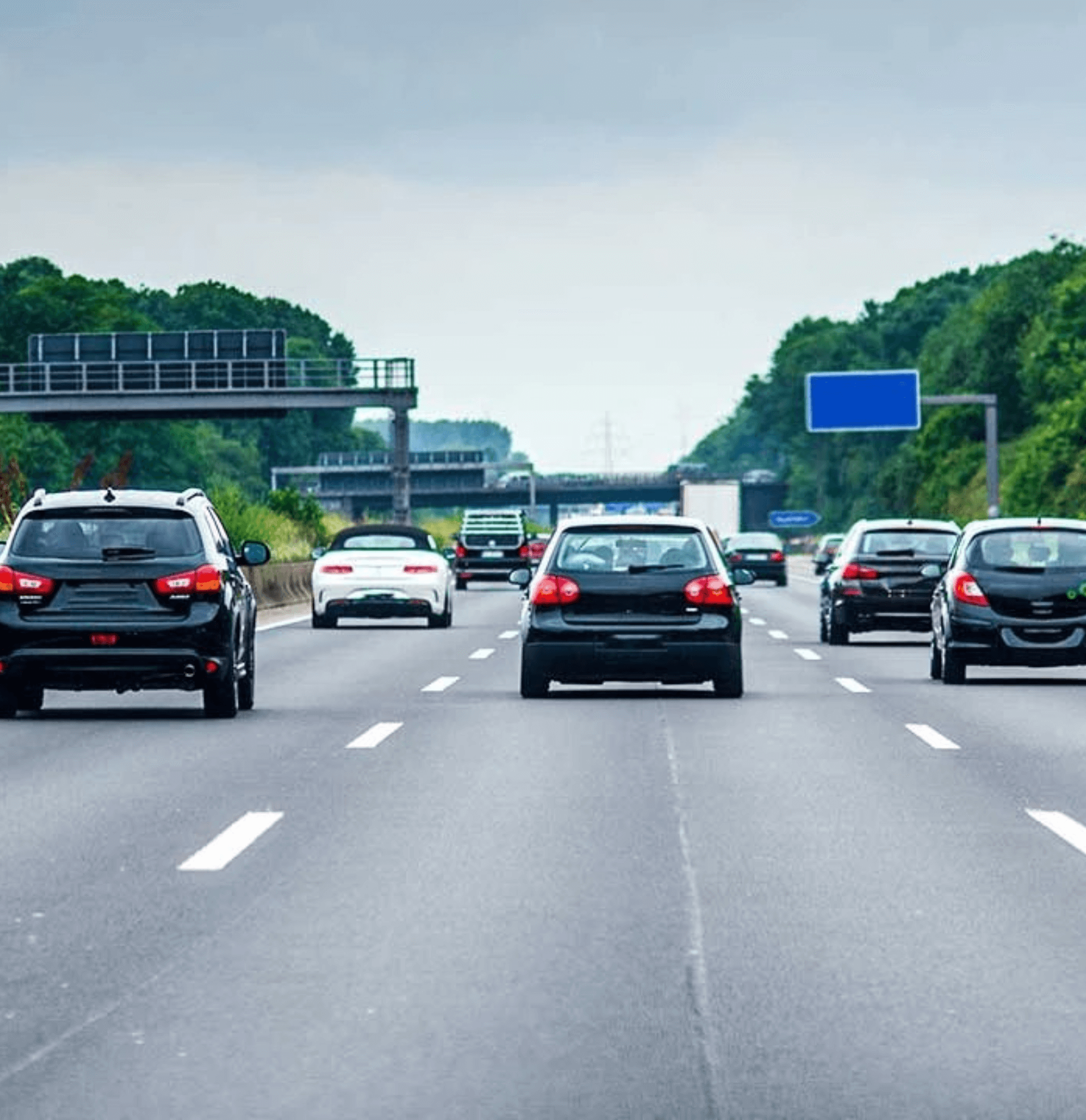 Auf der Autobahn richtig überholen – das musst du beachten
