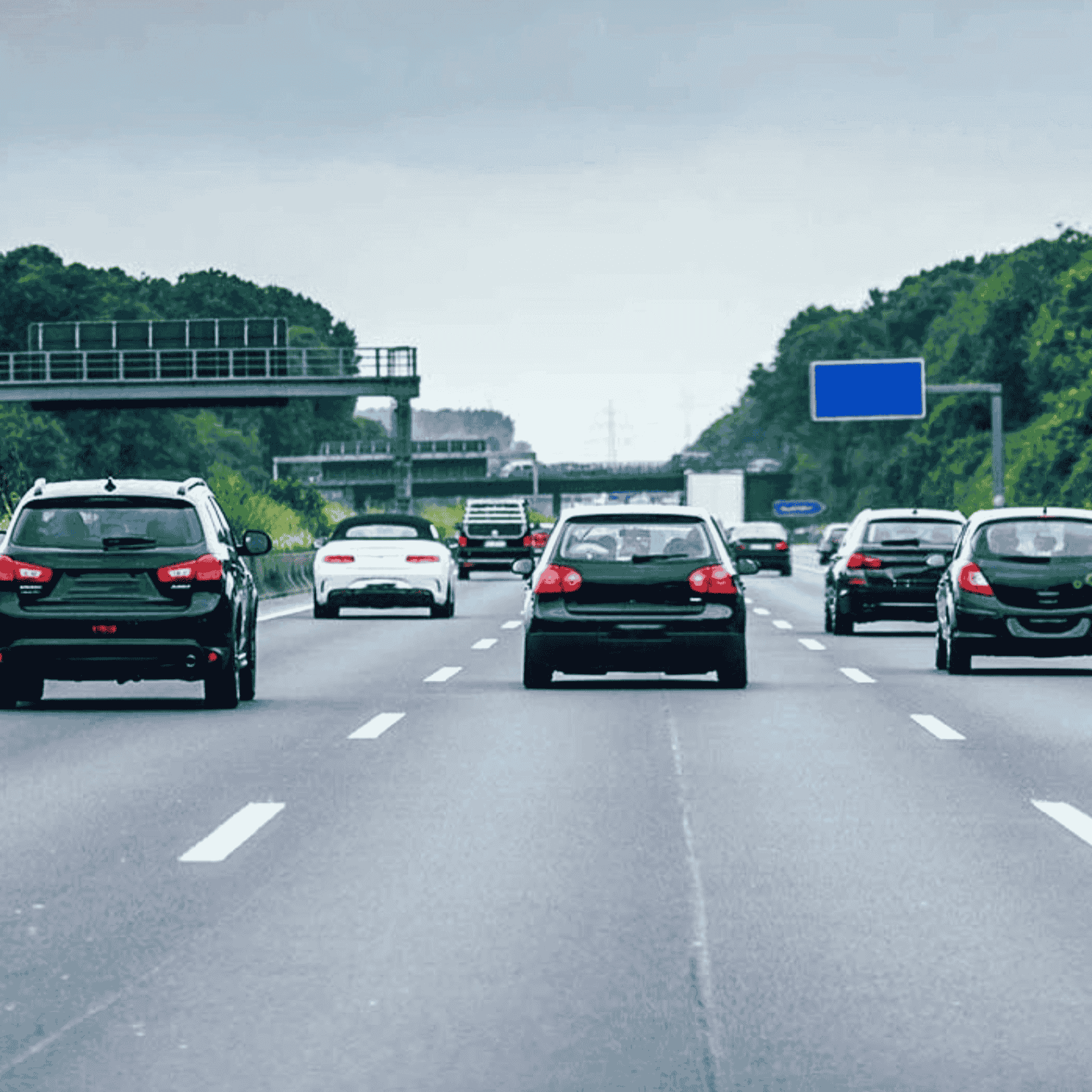 Auf der Autobahn richtig überholen – das musst du beachten