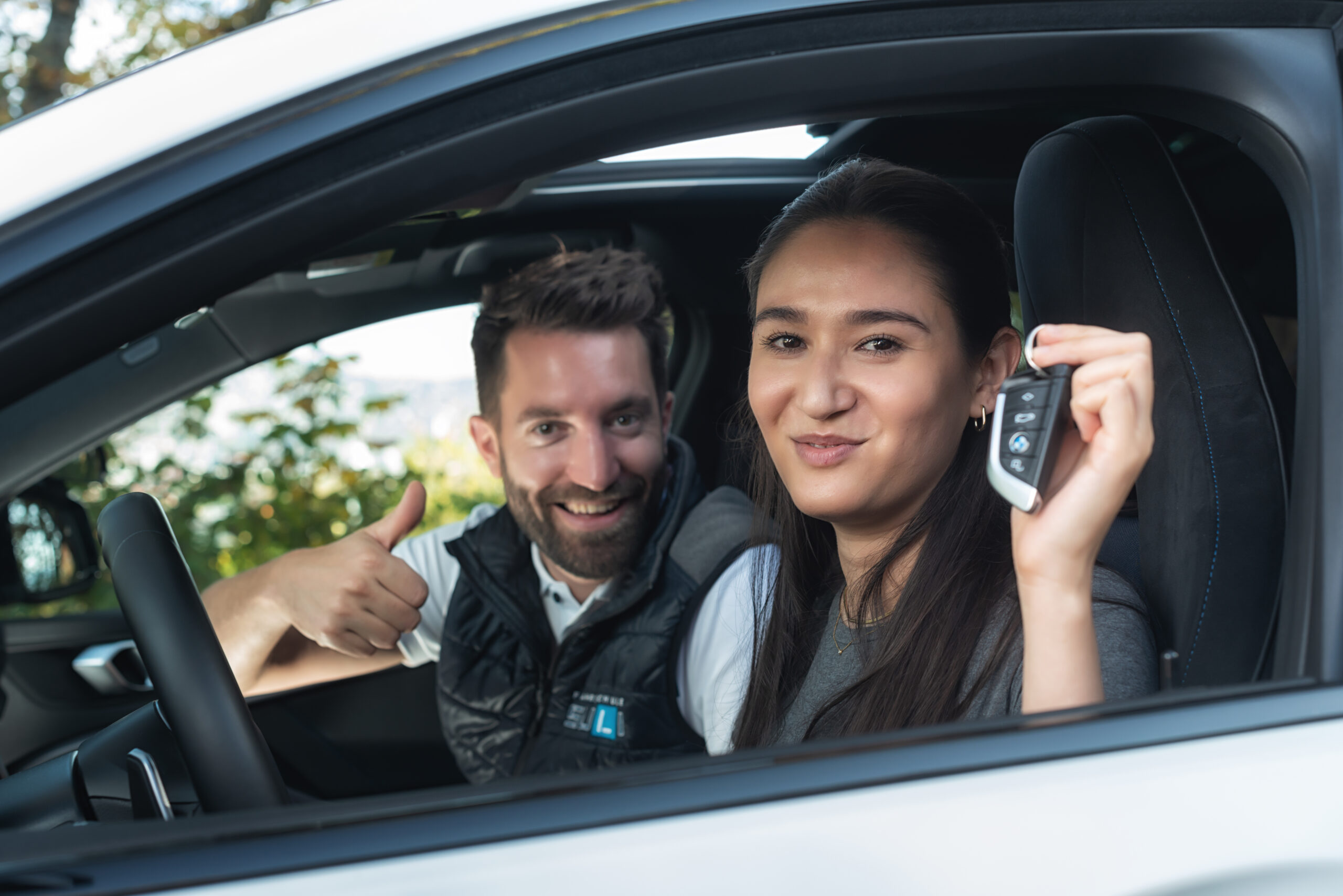 Bei SULI setzen wir auf moderne und hochwertig ausgestattete Fahrschulautos. Unsere aktuellen BMW 1er bieten Komfort, moderne Technik und ideale Voraussetzungen für eine angenehme und zeitgemässe Fahrausbildung. Für unsere Fahrschüler möchten wir nur das Beste.